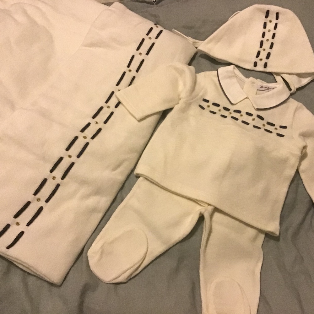 La mascot elegant baby 4 piece set. Designer